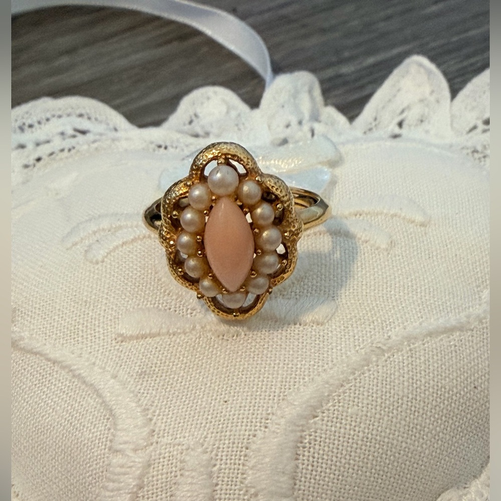 Vintage Avon Pink and Pearl Ring
